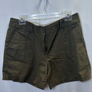 LOFT 100% cotton 6” chino shorts in olive green. Size 10.  VGUC